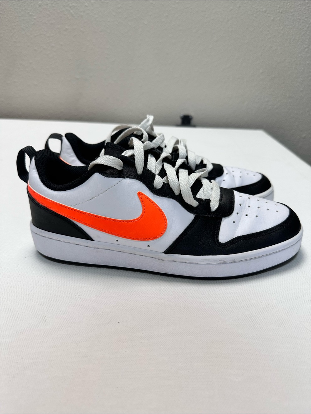 NIKE Court Borough Low 2 Shoes Black White Orange Big Kids Sz 6Y BQ5448-115